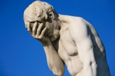 Paris_Tuileries_Garden_Facepalm_statue-4.jpg