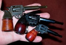 SMOKING_GUNPisolPipes-c.1930-507x346.jpg