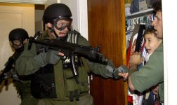 ss-100701-elian-gonzales-2000-raid.jpg