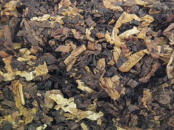 Borkum Riff Black Cavendish Tobacco Close-Up