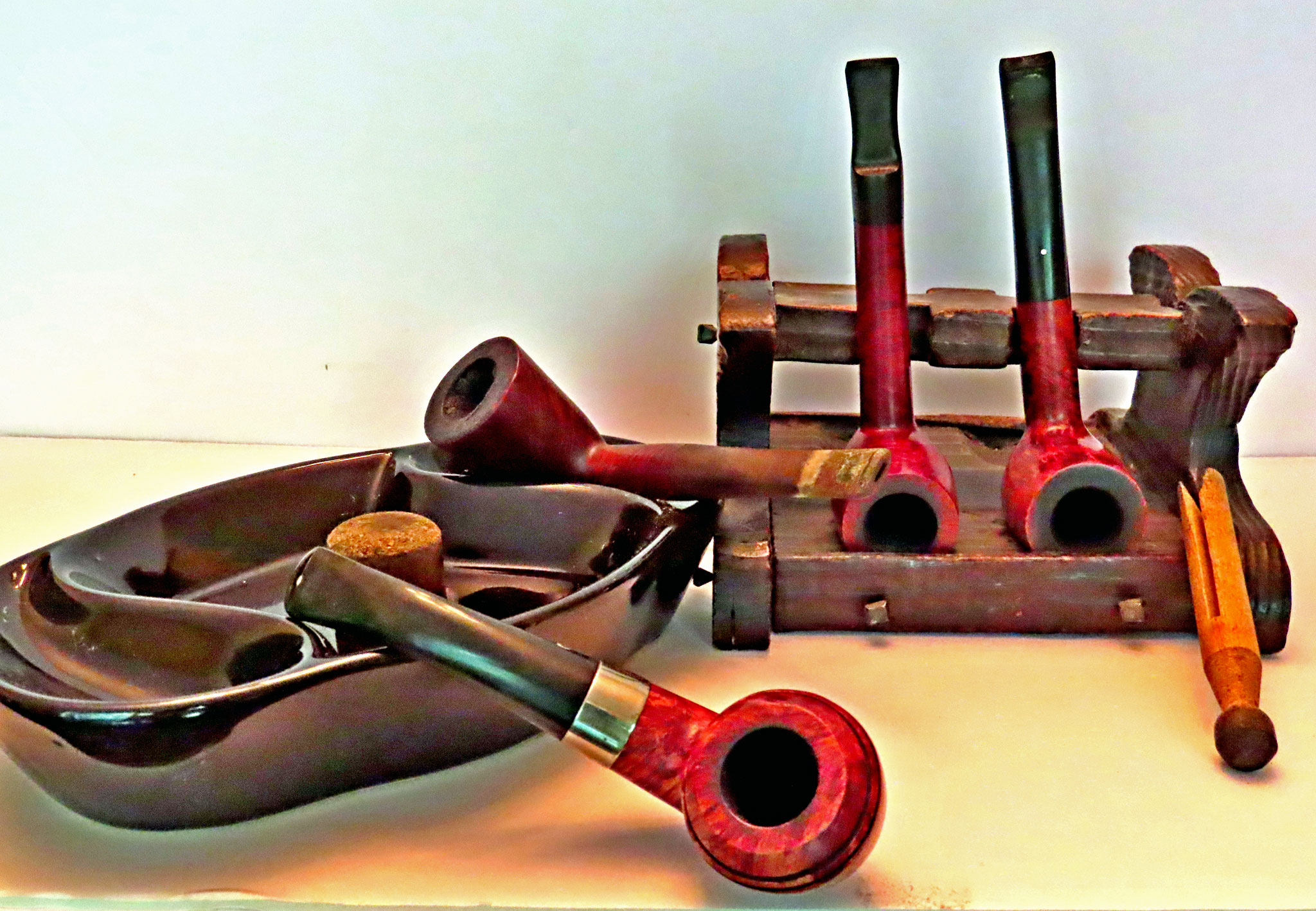 Old friends of the Pundit Precious Herd. From left to right a vintage Peterson St. Patrick’s Day, a 1960s basket Dublin, a Michel Deluxe Lovat Made in England of unknown purchase date and a Dunhill 5103 Amber Root, also of unknown purchase date. Photo by Fred Brown