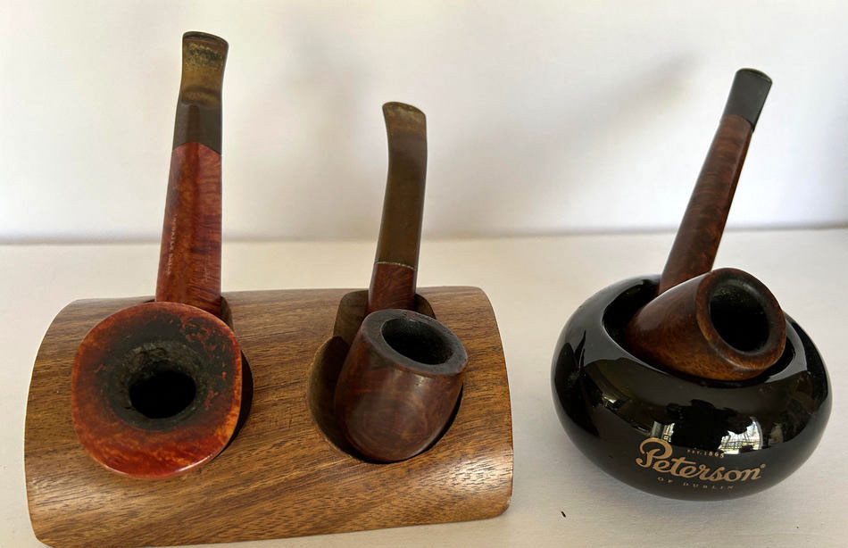 Out to Pasture: Just a few herd members heading out to pasture: L-R: Georgetown Tobacco, Washington, D.C., Imported Briar; Kaywoodie Standard, Royal Lane Canadian Photo: Fred Brown